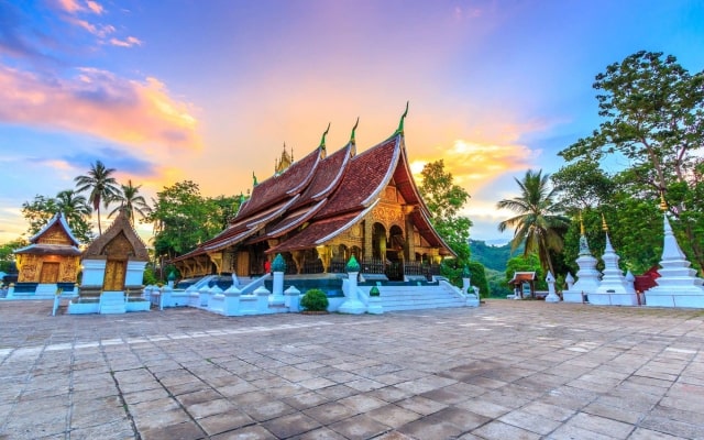 Chiêm ngưỡng vẻ đẹp cổ kính của cố đô Luang Prabang khi du lịch Lào