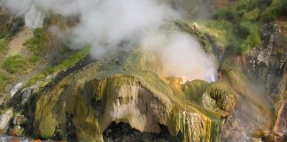 Du lịch Nga - Khám phá thung lũng Geysers kì ảo nhất tại Nga